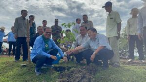 Read more about the article ឯកឧត្ដម​ ង៉ូវ​ បូរីណា​ ដឹកនាំ​ប្រជាពលរដ្ឋ​ ដាំដេីមឈេី​ ក្នុង​ឃុំ​ដំរិល