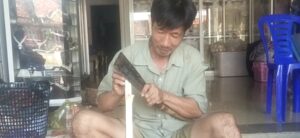 Read more about the article ប្រជាពលរដ្ឋប្រកបមុខរបរពុះឬស្សីធ្វើចង្កាក់ថ្នាំលក់ ដើម្បីបង្កើនប្រាក់ចំណូល