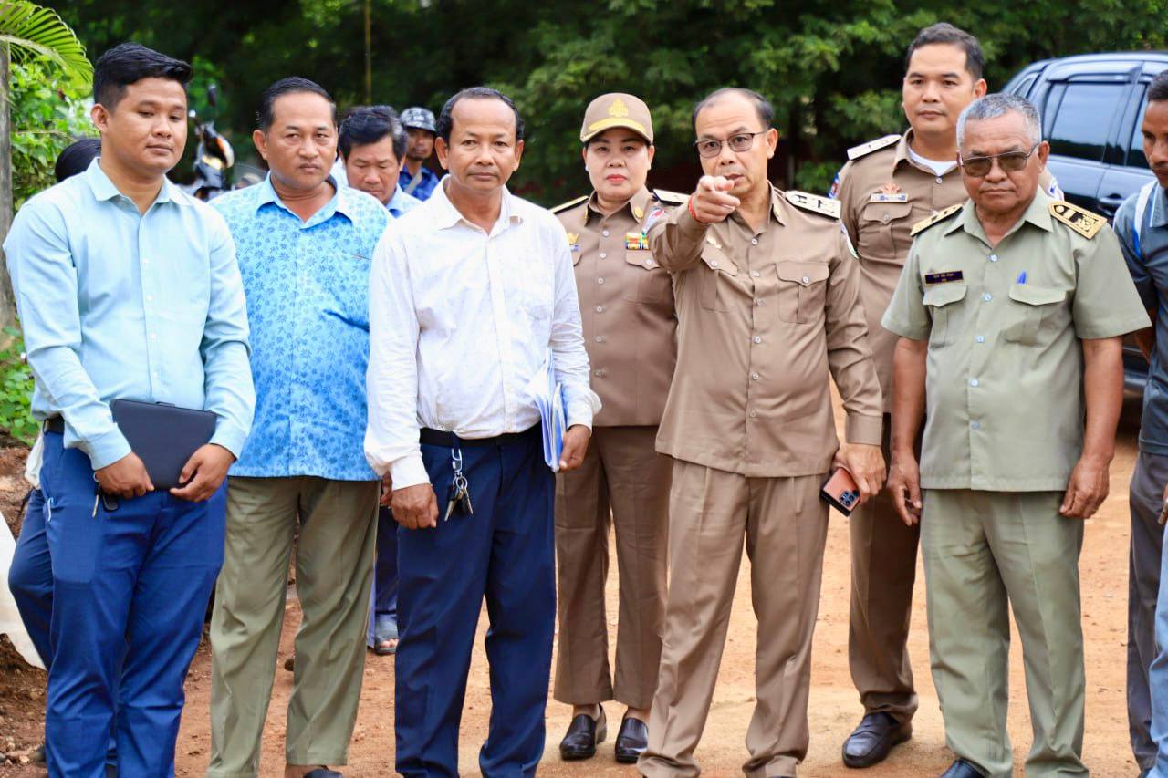 Read more about the article លោក ចេង ប៊ុណ្ណារ៉ា អភិបាលរងខេត្តត្បូងឃ្មុំ អញ្ជើញចុះត្រួតពិនិត្យការដ្ឋានសាងសង់ផ្លូវបេតុងអាមេ ១ ខ្សែ ប្រវែង ៤២៨ ម៉ែត្រ ទទឹងខ្នងលើ ៥ ម៉ែត្រ ជាគម្រោងមូលនិធិឃុំឆ្នាំ ២០២៥ នៅឃុំមេមត់ ស្រុកមេមត់