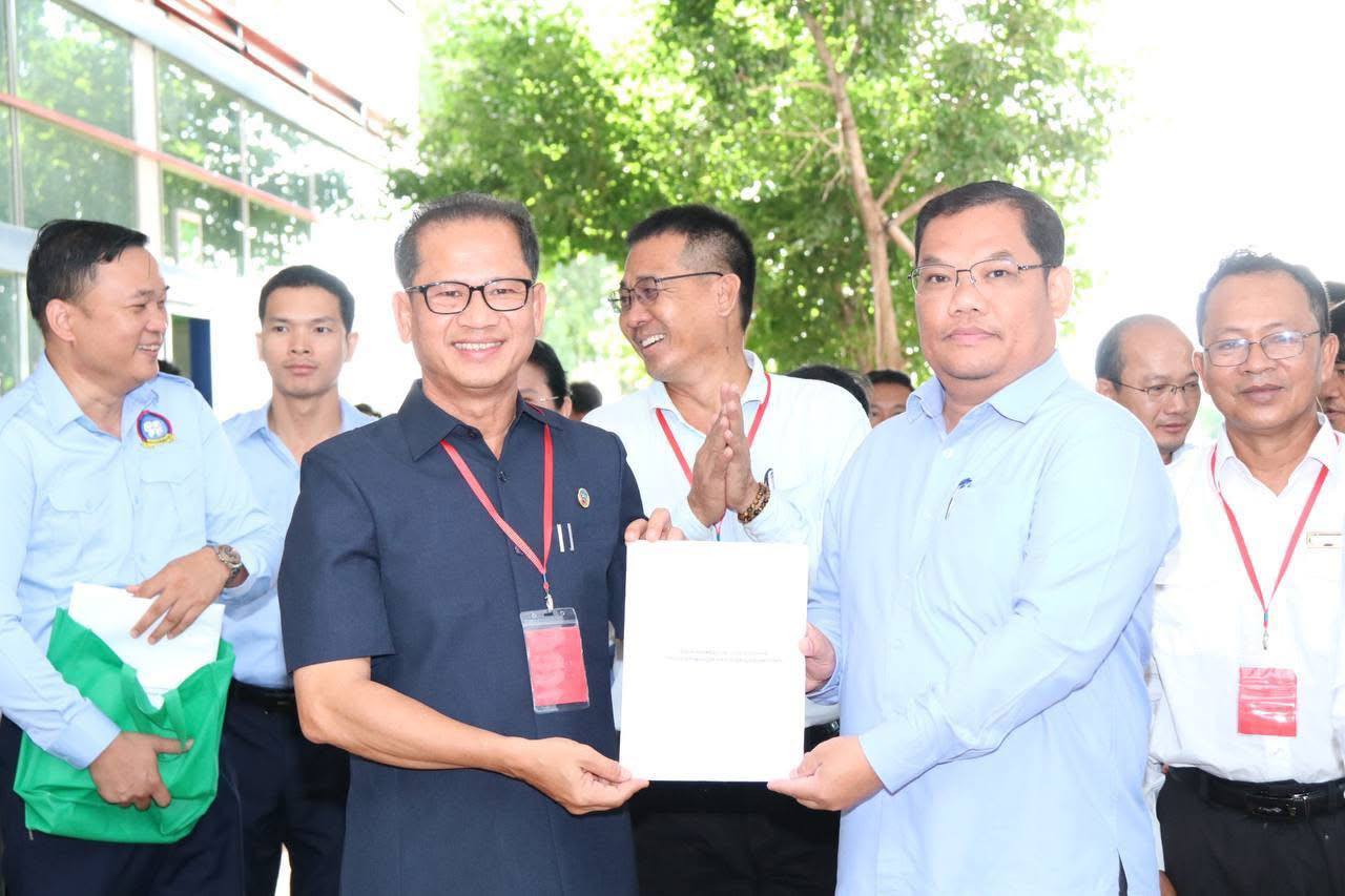 Read more about the article ឯកឧត្ដម​ ង៉ូវ​ បូរីណា​ អញ្ជើញ​បេីក​វិញ្ញសារ​ប្រឡង​សិស្ស​ពូកែ​គណិតវិទ្យា​ថ្នាក់​ទី ១២​