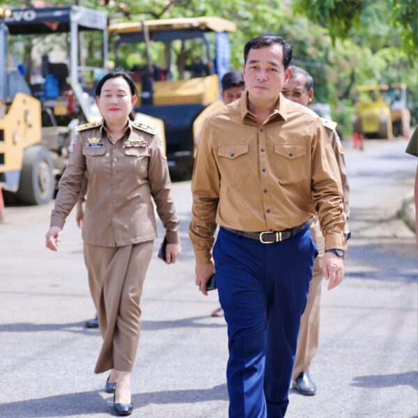 អភិបាលខេត្តកំពង់ចាម អញ្ជើញចុះពិនិត្យការដ្ឋានជួសជុលផ្លូវ​ នៃគម្រោងសាងសង់ប្រព័ន្ធលូរំដោះទឹកកខ្វក់ ក្នុងក្រុងកំពង់ចាម