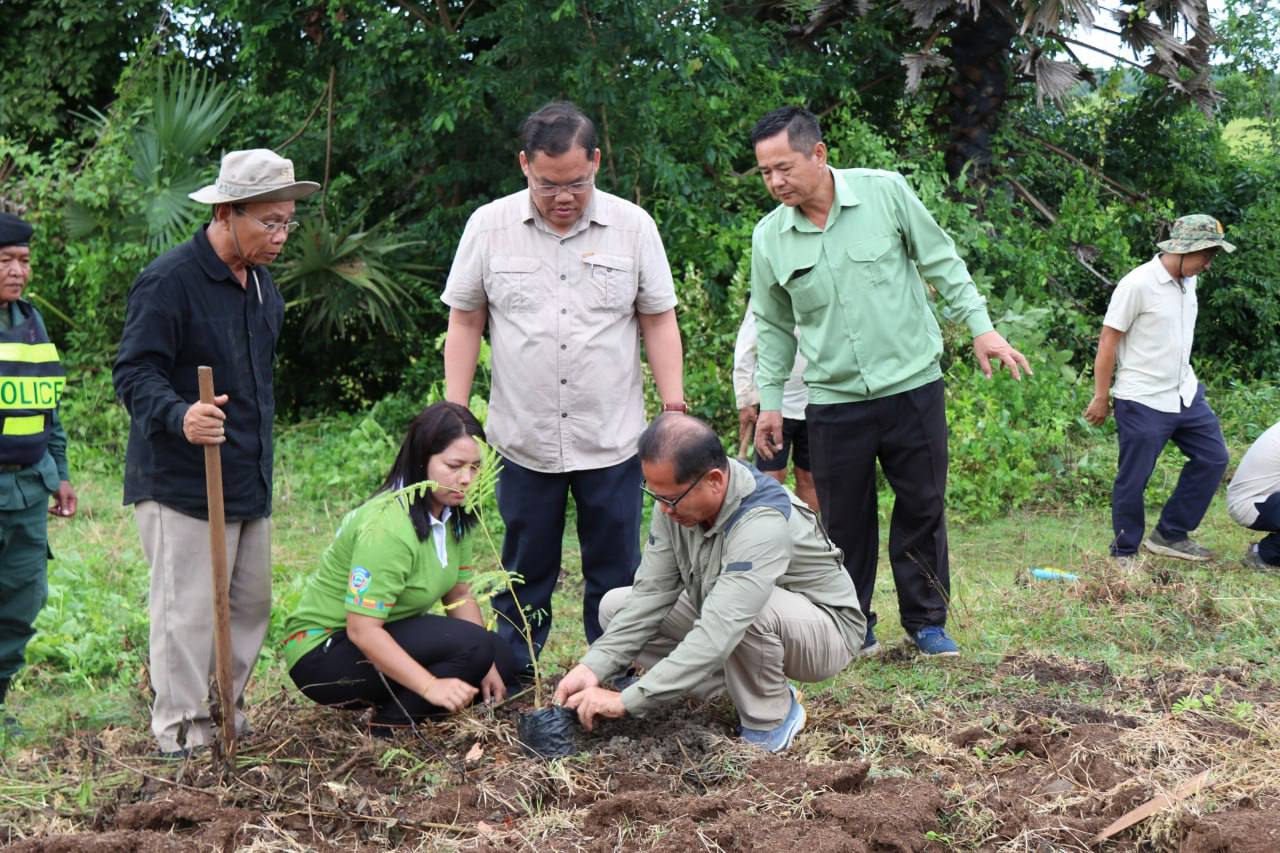 Read more about the article ឯកឧត្តម ង៉ូវ បូរីណា អញ្ជើញដឹកនាំប្រជាពលរដ្ឋ សិស្សានុសិស្ស ដាំកូនឈើជាង ២០០ ដើម ស្ថិតនៅឃុំទួលសុភី ស្រុកអូរាំងឳ