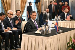 Read more about the article កិច្ចចរចាបទឈប់បាញ់រវាងកម្ពុជា និងថៃ ចាប់ផ្តើមហើយ ក្រោមការសម្របសម្រួលរបស់ម៉ាឡេស៊ី ដោយមានការចូលរួមពីតំណាងចិន និងសហរដ្ឋអាមេរិក