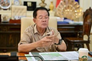Read more about the article សម្ដេចតេជោ សម្រេចឱ្យបណ្ដេញ អ្នកនាង ធី សុវណ្ណថា ចេញពី គណបក្សប្រជាជនកម្ពុជា និងបញ្ចប់មុខតំណែងពីអភិបាលរងក្រុងអរិយក្សត្រ និងបណ្តេញចេញពីក្របខ័ណ្ឌរដ្ឋទាំងអស់តែម្ដង 