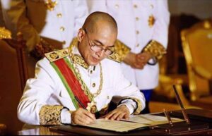 Read more about the article ព្រះរាជសារប្រគល់សិទ្ធិជូន សម្តេចតេជោ ហ៊ុន សែន ដើម្បីធ្វើទំនាក់ទំនងជាមួយ សម្តេចធិបតី ហ៊ុន ម៉ាណែត