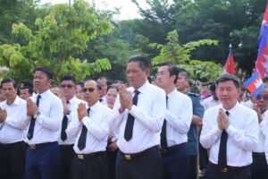 Read more about the article ឯកឧត្តម ប៉ែន កុសល្យ ដឹកនាំប្រតិភូរដ្ឋបាលខេត្តត្បូងឃ្មុំ គោរពវិញ្ញាណក្ខន្ធ និងដង្ហែក្បួន ក្នុងក្រុងសួង ដើម្បីចូលរួមរំលែកទុក្ខ និងបំផុសស្មារតីចង់ចាំនូវវីរៈកងទ័ព ដែលបានពលីជីវិតក្នុងសមរភូមិសង្រ្គាមឈ្លានពានពីសំណាក់ថៃមកលើកម្ពុជា