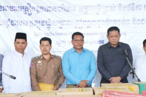 Read more about the article ក្នុងស្មារតីជាតិខ្មែរតែមួយ ខ្មែរជួយខ្មែរ ! គណៈអ៉ីម៉ាំខេត្តត្បូងឃ្មុំ បាននាំយកថវិកា គ្រឿងឧបភោគ-បរិភោគ និងសម្ភារៈប្រើប្រាស់ផ្សេងៗ ប្រគល់ជូនរដ្ឋបាលខេត្តត្បូងឃ្មុំ សម្រាប់បន្តផ្តល់ជូនវីរៈកងទ័ពជួរមុខ និងប្រជាពលរដ្ឋភៀសសិក តាមព្រំដែនកម្ពុជា-ថៃ