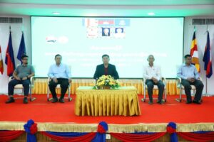 Read more about the article មន្ទីរពាណិជ្ជកម្មខេត្ត និងសាកលវិទ្យាល័យ ហេង សំរិន ត្បូងឃ្មុំ សហការរៀបចំសិក្ខាសាលា ស្តីពីការយល់ដឹងពីបទដ្ឋានច្បាប់ពាណិជ្ជកម្ម មុនចាប់ផ្តើមដំណើរការអាជីវកម្ម ជូនដល់អ្នកពាក់ព័ន្ធ ទទួលបានចំណេះដឹង និងបទពិសោធន៍ថ្មីៗបន្ថែម