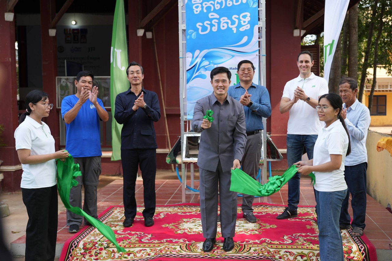 You are currently viewing ឯកឧត្តម ផារ៉ា មង្គល អញ្ជើញសម្ពោធប៉មចម្រោះទឹកស្អាត (Aqua Tower) នៅសាលាឃុំរការខ្នុរ ក្នុងស្រុកក្រូចឆ្មារ ខេត្តត្បូងឃ្មុំ