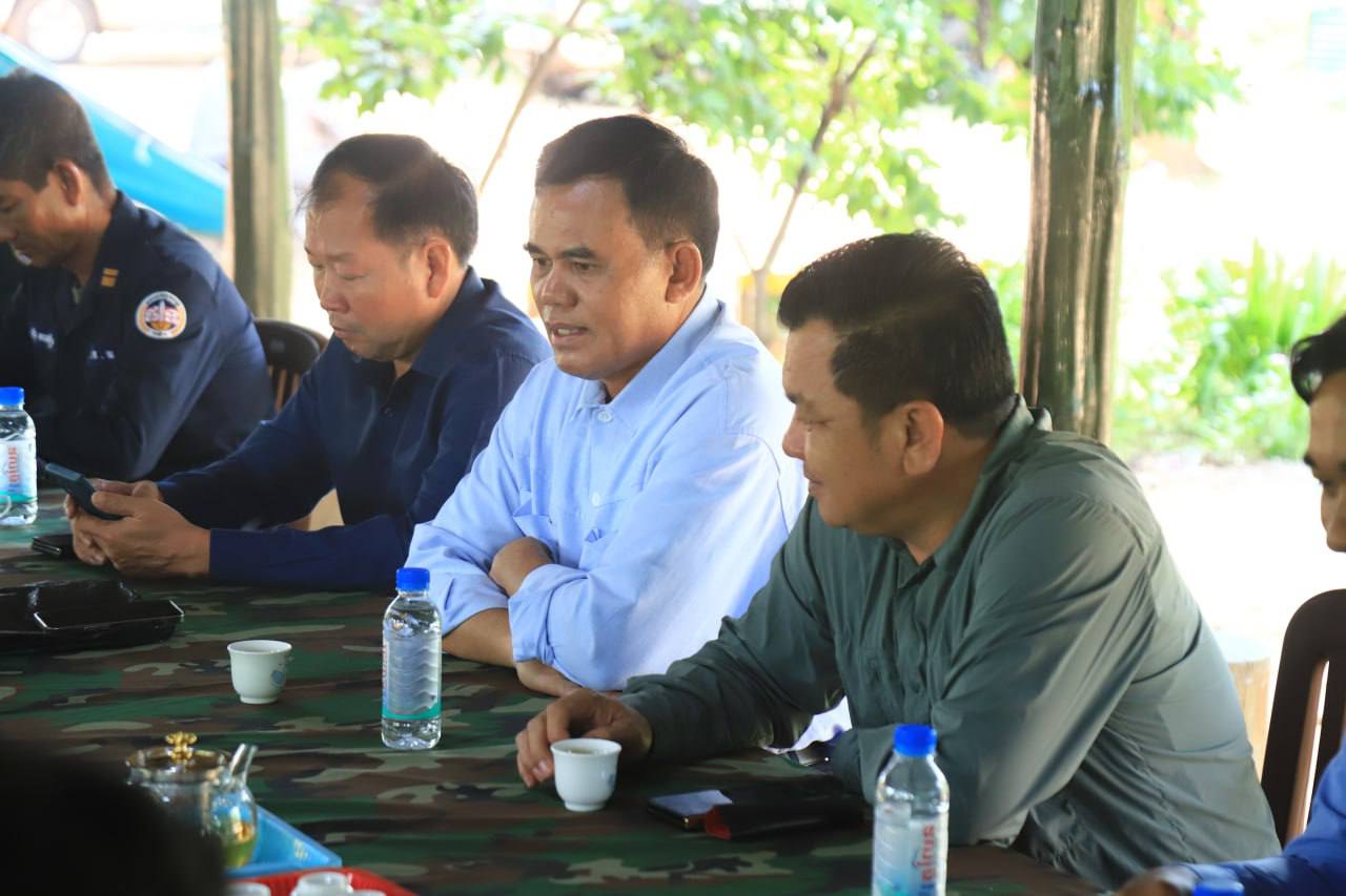 You are currently viewing លោក ម៉ៅ ឌុង អភិបាលរងខេត្តត្បូងឃ្មុំ អញ្ជើញជួបសំណេះសំណាល និងឧបត្ថម្ភគាំទ្រដ៏ថ្លៃថ្លាទៅប្រគល់ជូនដល់វីរយុទ្ធជននៃកងពលថ្មើរជើងលេខ ២១ ដែលកំពុងឈរជើងយ៉ាងរឹងមាំ បំពេញភារកិច្ចការពារជាតិនៅទិសទី ៣ ក្នុងខេត្តឧត្តរមានជ័យ