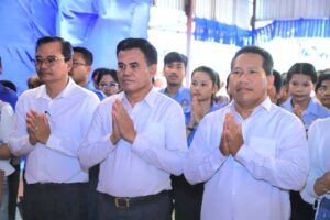 Read more about the article លោក ម៉ៅ ឌុង ប្រធានសហភាពសហព័ន្ធយុវជនកម្ពុជាខេត្តត្បូងឃ្មុំ ដឹកនាំ សមាជិក-សមាជិកា ស.ស.យ.ក ខេត្ត ចូលរួមកាន់បិណ្ឌវេនទី១ នៅវត្តតេជបារមីសិរីសុខារាម (ហៅវត្តតេជសុវណ្ណភូមិ)