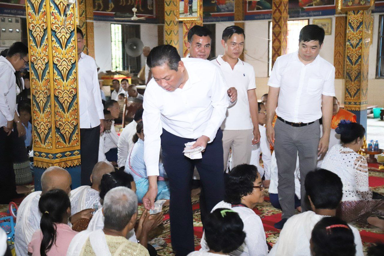 Read more about the article ឯកឧត្តម ប៉ែន កុសល្យ អភិបាលខេត្តត្បូងឃ្មុំ អញ្ជើញចូលរួមកាន់បិណ្ឌវេនទី៨ នៅវត្តសេតហត្ថី (វត្តដំរិល) ក្នុងស្រុកអូររាំងឪ