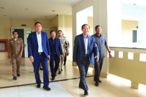 Read more about the article ក្រសួងមហាផ្ទៃ សហការជាមួយរដ្ឋបាលខេត្តត្បូងឃ្មុំ បើកកិច្ចប្រជុំត្រួតពិនិត្យ និងជំរុញការអនុវត្តគោលនយោបាយ «ភូមិ ឃុំ សង្កាត់ មានសុវត្ថិភាព» ប្រចាំត្រីមាសទី ១ ឆ្នាំ ២០២៥