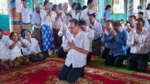 Read more about the article ឯកឧត្តមបណ្ឌិត អ៊ាង សុផល្លែត អញ្ជើញចូលរួមពិធីសាសនា ប្រគេនទេយ្យវត្ថុ និងរំលឹកគុណវីរៈកងទ័ព នៅវត្តព្រះលានព្រះ វត្តសុវណ្ណបទុមវតី និងវត្តមណីរតនាថ្មដា