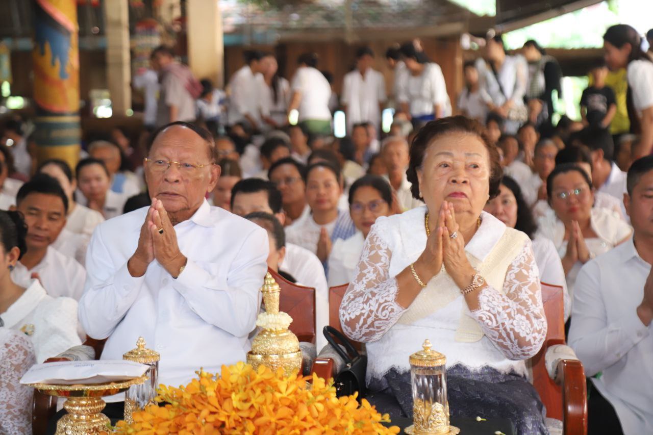 Read more about the article ថ្នាក់ដឹកនាំខេត្តត្បូងឃ្មុំ អញ្ជើញចូលរួមជាមួយ សម្តេចអគ្គមហាពញាចក្រី ហេង សំរិន និងសម្តេចធម្មវិសុទ្ធវង្សា សៅ ទី ហេងសំរិន ប្រារព្ធពិធីបុណ្យកាន់បិណ្ឌវេនទី១១ នៅវត្តជម្ពូសុវណ្ណ (ហៅវត្តត្រពាំងព្រីង) ក្នុងស្រុកពញាក្រែក ខេត្តត្បូងឃ្មុំ