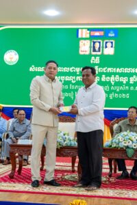 Read more about the article ថ្នាក់ដឹកនាំខេត្តត្បូងឃ្មុំ ជួបសំណេះសំណាលជាមួយមន្ត្រីរាជការ ក្នុងឱកាសបុណ្យកាន់បិណ្ឌ និងភ្ជុំបិណ្ឌ