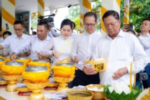 Read more about the article ឯកឧត្តមបណ្ឌិត អ៊ាង សុផល្លែត និងលោកជំទាវ អញ្ជើញចូលរួមអម សម្តេចធិបតី ហ៊ុន ម៉ាណែត អញ្ចើញចូលរួមពិធីបុណ្យភ្ជុំបិណ្ឌក្នុងក្រុងឧត្តុង្គម៉ែជ័យ ខេត្តកំពង់ស្ពឺ