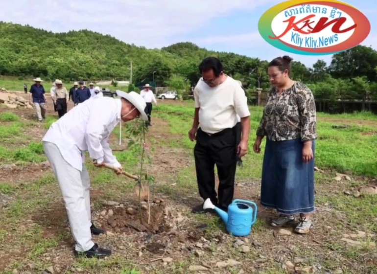 You are currently viewing ឯកឧត្តមបណ្ឌិត អ៊ាង សុផល្លែត បានអញ្ជើញចុះទៅពិនិត្យមើលគម្រោងអភិវឌ្ឍន៍ម៉ុងឬទ្ធី សែនជ័យ