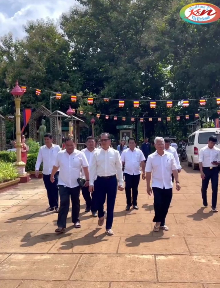 You are currently viewing ឯកឧត្តម ង៉ូវ បូរីណា អញ្ជើញនាំយកនូវទេយ្យទាន ប្រគេនព្រះសង្ឃក្នុងពិធីបុណ្យកាន់បិណ្ឌវេនទី ៦ នៅបរិវេណវត្តព្រះធាតុបាស្រី