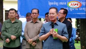 Read more about the article ឯកឧត្តមបណ្ឌិត អ៊ាង សុផល្លែត អញ្ជេីញចុះជួបសំណេះសំណាលជាមួយប្រជាពលករ ដែលវិលត្រឡប់ពីប្រទេសថៃ នៅក្នុងស្រុកអូររាំងឪ ស្រុកត្បូងឃ្មុំ និងស្រុកពញាក្រែក ខេត្តតត្បូងឃ្មុំ កាលពីថ្ងៃទី ១៤ ខែកញ្ញា ឆ្នាំ ២០២៥