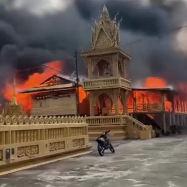 អគ្គីភ័យនៅវត្តសុីថងប្រទេសថៃ វេលារសៀលថ្ងៃទី ២៨ តុលា ២០២៥ អាជ្ញាធរប្រទេសថៃកំពុងស៊ើបអង្កេតមូលហេតុ