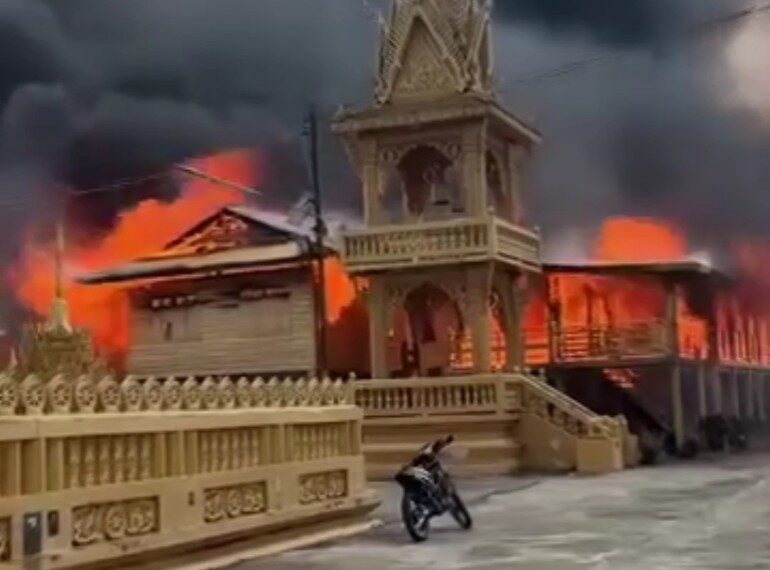 អគ្គីភ័យនៅវត្តសុីថងប្រទេសថៃ វេលារសៀលថ្ងៃទី ២៨ តុលា ២០២៥ អាជ្ញាធរប្រទេសថៃកំពុងស៊ើបអង្កេតមូលហេតុ