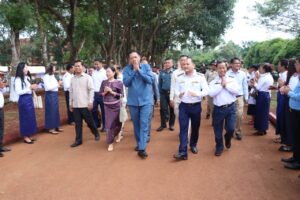 Read more about the article ឯកឧត្ត ប៉ែន កុសល្យ អញ្ជើញបើកបវេសនកាលឆ្នាំសិក្សា ២០២៥-២០២៦ នៅវិទ្យាល័យ ប៊ុនរ៉ានី ហ៊ុន សែន មេមត់  