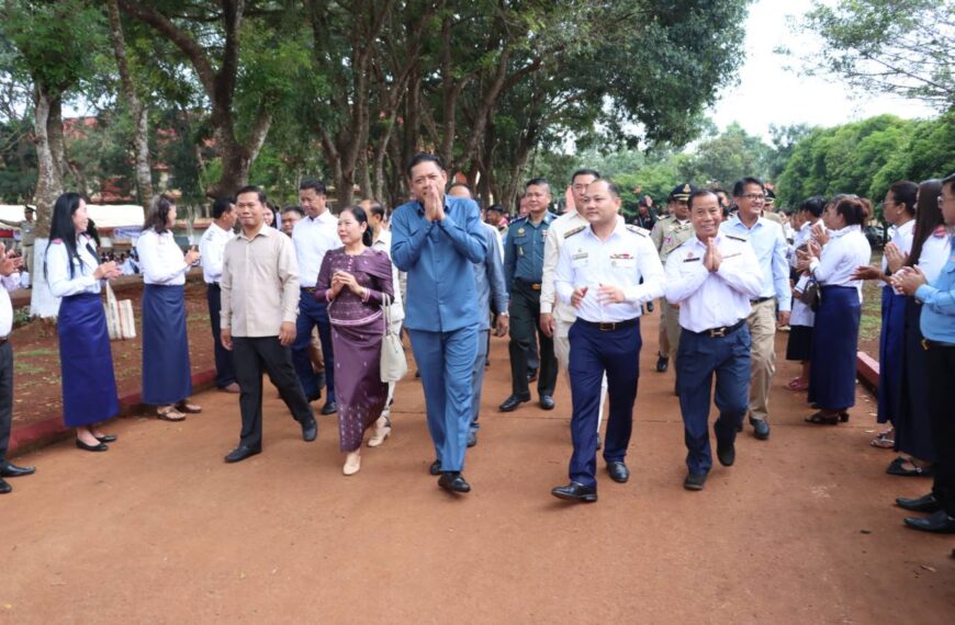 ឯកឧត្ត ប៉ែន កុសល្យ អញ្ជើញបើកបវេសនកាលឆ្នាំសិក្សា ២០២៥-២០២៦ នៅវិទ្យាល័យ ប៊ុនរ៉ានី ហ៊ុន សែន មេមត់  