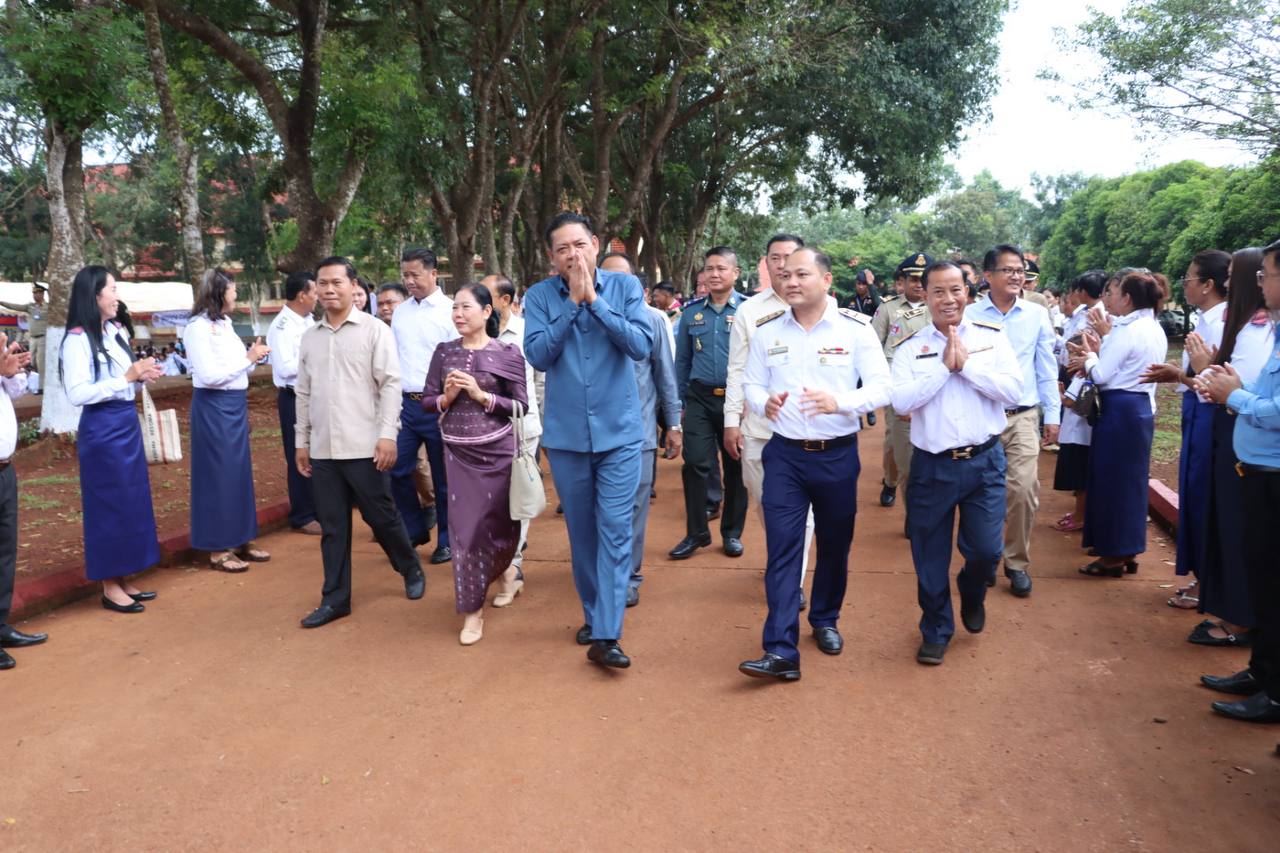 You are currently viewing ឯកឧត្ត ប៉ែន កុសល្យ អញ្ជើញបើកបវេសនកាលឆ្នាំសិក្សា ២០២៥-២០២៦ នៅវិទ្យាល័យ ប៊ុនរ៉ានី ហ៊ុន សែន មេមត់  