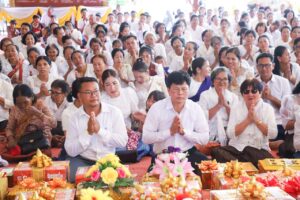 Read more about the article ថ្នាក់ដឹកនាំ និងសមាជិកសមាគមសិស្ស និស្សិត បញ្ញវន្តក្មេងវត្តខេត្តត្បូងឃ្មុំ ប្រមូលបច្ច័យជាង ៧ លានរៀល ចូលរួមកឋិនទានសាមគ្គី កសាងវត្តទួលឃ្លាំង ស្រុកអូររាំងឪ