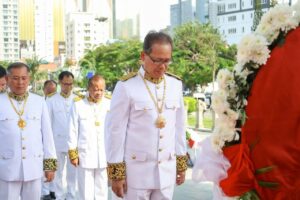 Read more about the article ឯកឧត្តមបណ្ឌិត អ៊ាង សុផល្លែត បានបន្តអញ្ជើញចូលរួមដាក់កម្រងផ្កាគោរពវិញ្ញាណក្ខន្ធនៅវិមានឯករាជ្យ និងថ្វាយកម្រងផ្កាគោរពព្រះវិញ្ញាណក្ខន្ធព្រះករុណាព្រះបរមរតនកោដ្ឋ នៃខួបលើកទី ៧២ នៃទិវាបុណ្យឯករាជ្យជាតិ ៩ វិច្ឆិកា និងទិវានៃកងយោធពលខេមរភូមិន្ទ ២០២៥ ដែលដឹកនាំគោរពវិញ្ញាណក្ខន្ធដោយ ឯកឧត្តមហ៊ុន ម៉ានី ប្រធានស.ស.យ.ក នារសៀលថ្ងៃទី ៨ ខែវិច្ឆិកា ឆ្នាំ ២០២៥