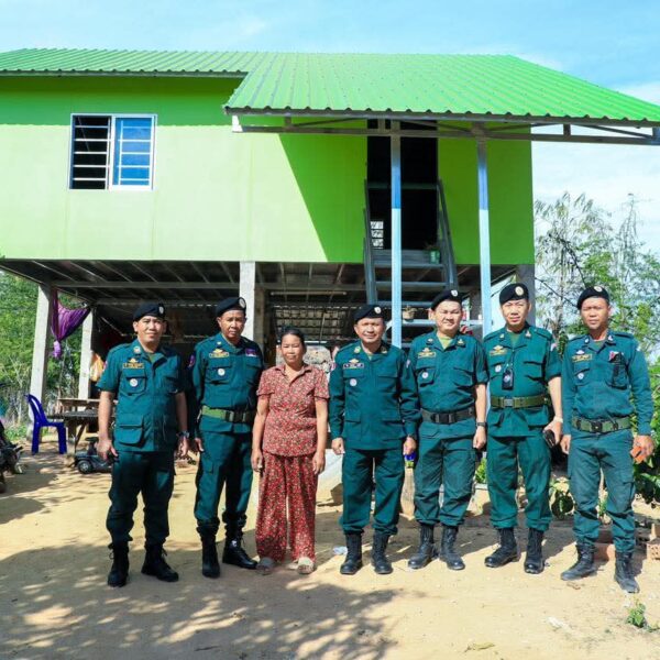 លោកឧត្តមសេនីយ៍ទោ ហេង វុទ្ធី អញ្ជើញចុះ ត្រួតពិនិត្យការសាងសង់ផ្ទះជូនអតីត យុទ្ធជន