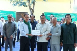 Read more about the article ឯកឧត្តម ង៉ូវ បូរីណា អញ្ជើញចូលរួម ក្នុងពិធី សំណេះសំណាល និងនាំយកអំណោយជូន បងប្អូនភៀសសឹកទូទាំងស្រុកអូររាំងឪ