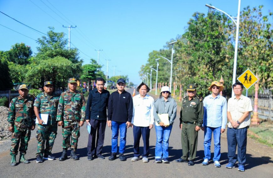 លោកជំទាវ ឯក គន្ធវារី វាយតម្លៃខ្ពស់ចំពោះកងវិស្វកម្ម ដែលបានស្ថាបនាផ្លូវនៅស្រុកអូររាំងឪ ត្រឹមត្រូវតាមបច្ចេកទេស ១០០%