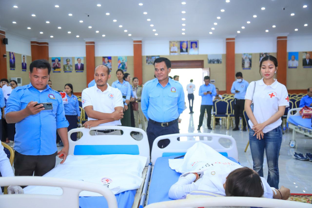 You are currently viewing លោក ម៉ៅ ឌុង បានអញ្ជើញដឹកនាំក្នុងព្រឹត្តិការណ៍បរិច្ចាគឈាម អបអរសាទរខួបលើកទី ៤៧ នៃទិវាកំណើតរណសិរ្សសាមគ្គីអភិវឌ្ឍន៍មាតុភូមិកម្ពុជា (២ ធ្នូ)