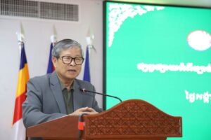 Read more about the article ថ្នាក់ដឹកនាំក្រសួងសាធារណការ និងអាជ្ញាធរខេត្តត្បូងឃ្មុំ ដាក់ចេញវិធានការម៉ឺងម៉ាត់ទប់ស្កាត់រថយន្តដឹកលើសទម្ងន់ ដើម្បីការពារផ្លូវ និងអាយុជីវិតប្រជាពលរដ្ឋ