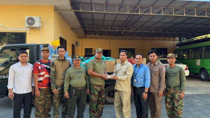 រដ្ឋបាលស្រុកត្បូងឃ្មុំ បានបើកយុទ្ធនាការណ៍ទទួលអំណោយសប្បុរសធម៌ពីសប្បុរសជន នៅតាមសាលាឃុំ គ្រប់ឃុំទាំងអស់ ដើម្បីផ្ដល់ជូនទៅវិរ:កងទ័ព្វជួរមុខ និងជនភាសិក