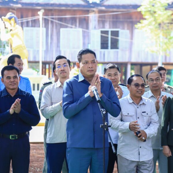 ឯកឧត្តម ប៉ែន កុសល្យ អញ្ជើញបន្តចុះសួរសុខទុក្ខ និងផ្តល់ជំនួយសង្គ្រោះបន្ទាន់ដល់គ្រួសារភៀសសឹកជិត ២០០ គ្រួសារ ក្នុងក្រុងសួង