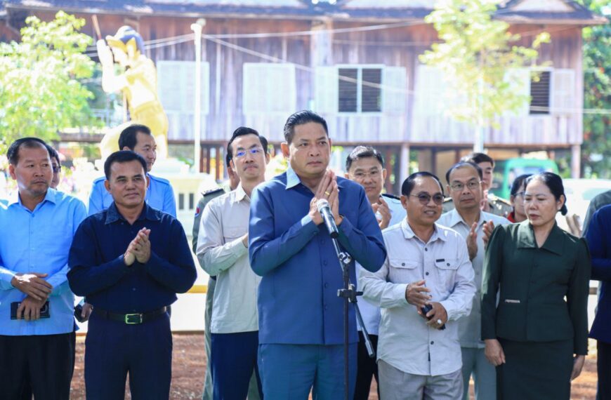 ឯកឧត្តម ប៉ែន កុសល្យ អញ្ជើញបន្តចុះសួរសុខទុក្ខ និងផ្តល់ជំនួយសង្គ្រោះបន្ទាន់ដល់គ្រួសារភៀសសឹកជិត ២០០ គ្រួសារ ក្នុងក្រុងសួង