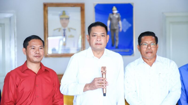 គណៈអុីម៉ាំខេត្តត្បូងឃ្មុំ នាំយកគ្រឿងឧបភោគបរិភោគ និងថវិកា ៨ លានរៀល ប្រគល់ជូនរដ្ឋបាលខេត្ត ដើម្បីឧបត្ថម្ភ ដល់វីរកងទ័ព និងពលរដ្ឋរងគ្រោះតាមព្រំដែន