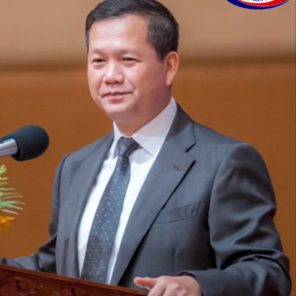 វីដេអូ៖សារពិសេសរបស់ សម្តេចមហាបវរធិបតី ហ៊ុន ម៉ាណែត នាយករដ្ឋមន្ត្រីនៃព្រះរាជាណាចក្រកម្ពុជា ផ្ញើសារជូនជនរួមជាតិ និងមានមោទនភាព ដែលបានឃើញនូវកម្លាំងដ៏រឹងមាំនៃមហាសាមគ្គីជាតិខ្មែរក្នុងកាលៈទេសៈដែលប្រទេសជាតិយើងកំពុងជួបប្រទះនឹងការលំបាកដោយសារការឈ្លានពានពីប្រទេសជិតខាង នាថ្ងៃទី ១៤ ខែធ្នូ ឆ្នាំ ២០២៥