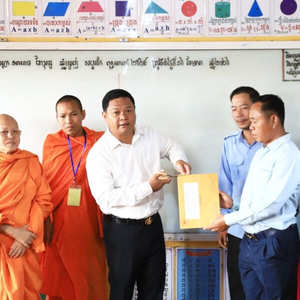 លោក គន់ រ័ត្នមុនី្ន អញ្ជើញកាត់បើកវិញ្ញាសារដំណើរការប្រឡងយកវិញ្ញាបនបត្រពុទ្ធិកបឋមសិក្សា