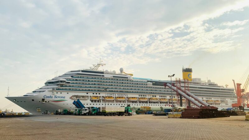 នាវាទេសចរណ៍ ១ គ្រឿង ឈ្មោះ Costa Serena មកពីរប្រទេសវៀតណាម បានចូលចត នៅកំពង់ផែស្វយ័តក្រុងព្រះសីហនុ