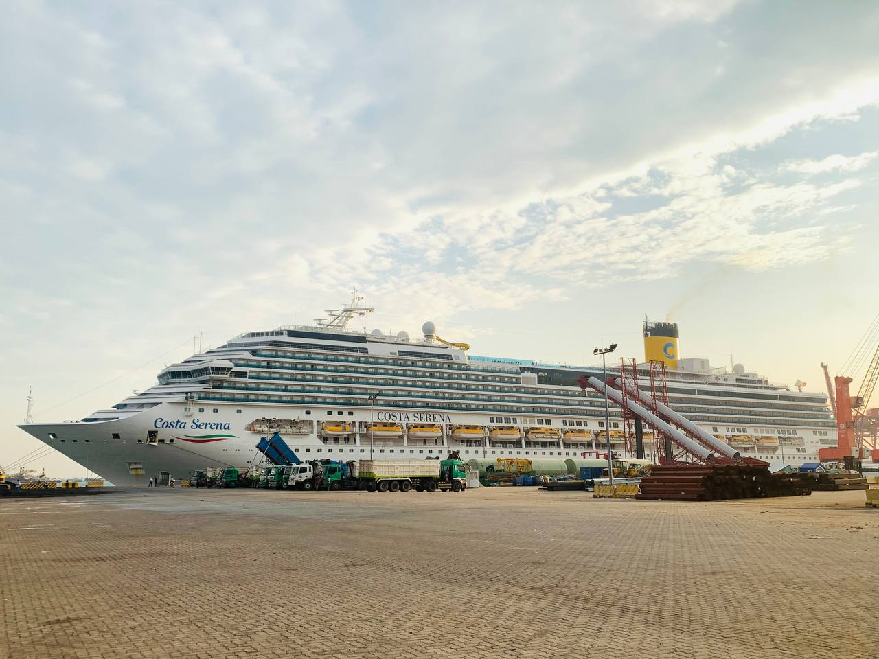 You are currently viewing នាវាទេសចរណ៍ ១ គ្រឿង ឈ្មោះ Costa Serena មកពីរប្រទេសវៀតណាម បានចូលចត នៅកំពង់ផែស្វយ័តក្រុងព្រះសីហនុ