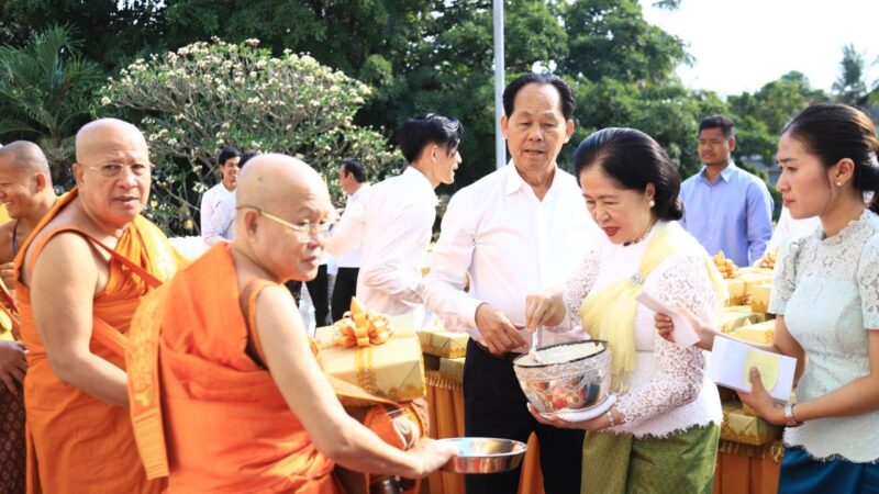 ឯកឧត្តម ជា សុផារ៉ា និងលោកជំទាវ ដឹកនាំរៀបចំពិធីបុណ្យឆ្លងដំបូលព្រះវិហារថ្មី វត្តនាគវ័ន្ត និងប្រារព្ធពិធីចម្រើនជន្មាយុ នៅស្រុកក្រូចឆ្មារ