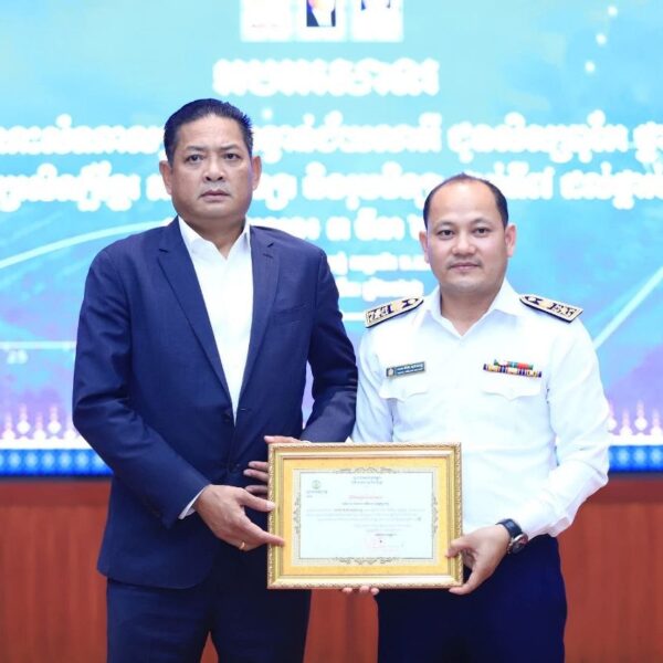 អភិបាលខេត្តត្បូងឃ្មុំ សំណេះសំណាល និងផ្តល់ប័ណ្ណសរសើរ ដល់សិស្សឆ្នើមចំនួន ១៨០ នាក់ ដែលជាប់ជ័យលាភីសិស្សពូកែថ្នាក់ខេត្ត ក្នុងឆ្នាំ ២០២៦ នេះ