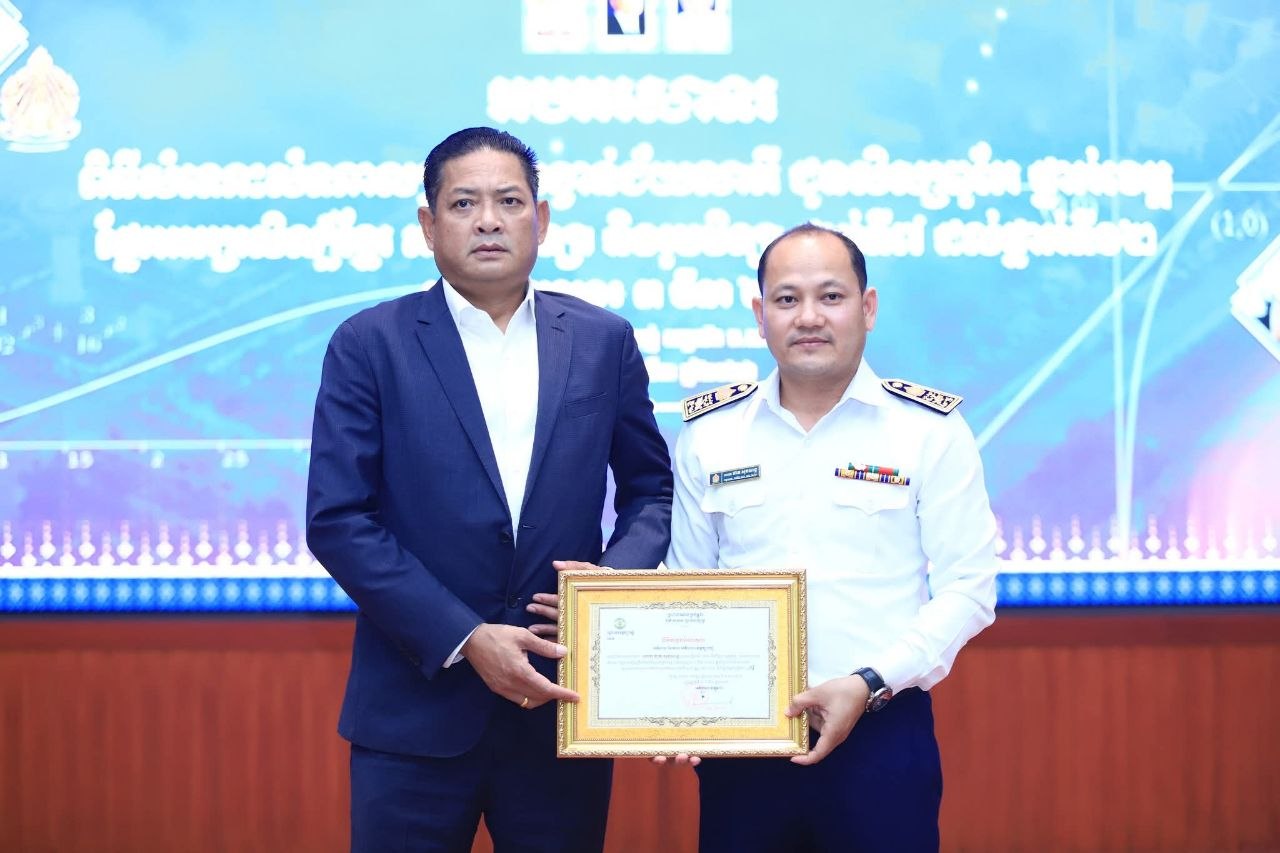 You are currently viewing អភិបាលខេត្តត្បូងឃ្មុំ សំណេះសំណាល និងផ្តល់ប័ណ្ណសរសើរ ដល់សិស្សឆ្នើមចំនួន ១៨០ នាក់ ដែលជាប់ជ័យលាភីសិស្សពូកែថ្នាក់ខេត្ត ក្នុងឆ្នាំ ២០២៦ នេះ