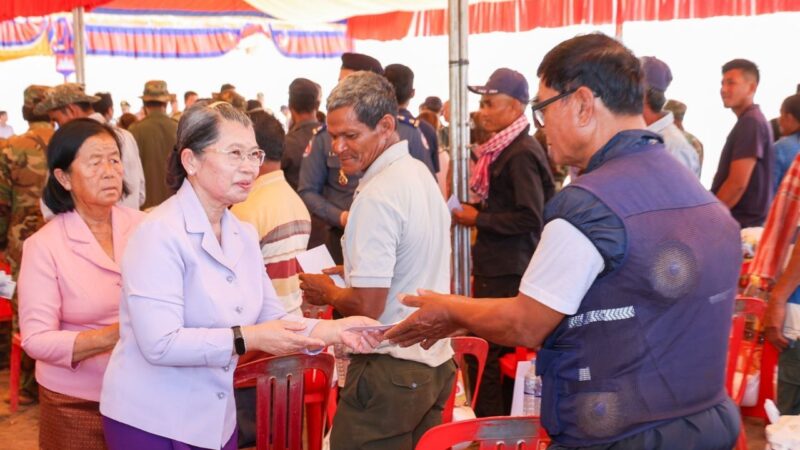 សម្តេច ម៉ែន សំអន អញ្ជើញប្រគល់ផ្ទះ ៥០ ខ្នង ជូនគ្រួសារអតីតយុទ្ធមិត្តឆ្នាំ ១៩៧៨ នៅខេត្តត្បូងឃ្មុំ និងលើកឡើងពីវប្បធម៌ដឹងគុណតាមគោលនយោបាយសម្តេចតេជោ