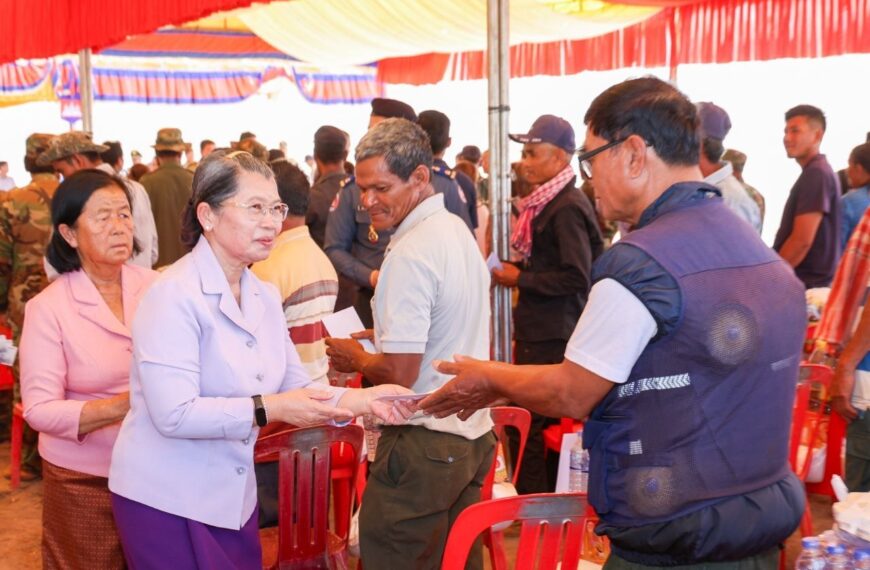 សម្តេច ម៉ែន សំអន អញ្ជើញប្រគល់ផ្ទះ ៥០ ខ្នង ជូនគ្រួសារអតីតយុទ្ធមិត្តឆ្នាំ ១៩៧៨ នៅខេត្តត្បូងឃ្មុំ និងលើកឡើងពីវប្បធម៌ដឹងគុណតាមគោលនយោបាយសម្តេចតេជោ