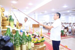 Read more about the article រដ្ឋបាលខេត្តត្បូងឃ្មុំ រៀបចំពិធីសូត្រមន្តចម្រើនព្រះបរិត្ត និងសំណេះសំណាលជាមួយមន្ត្រីរាជការ ដើម្បីអបអរសាទរបុណ្យចូលឆ្នាំថ្មីប្រពៃណីជាតិខ្មែរ
